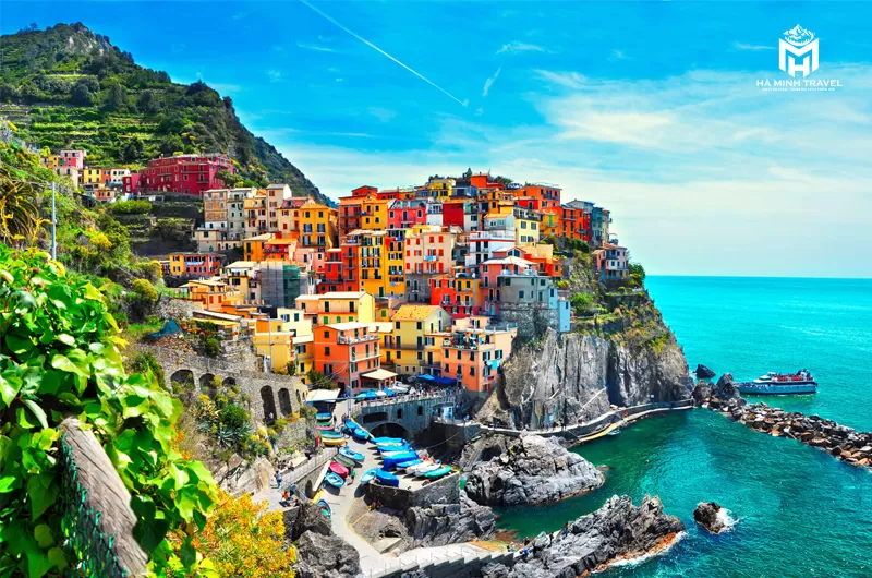 L&agrave;ng Manarola với sắc m&agrave;u rực rỡ 