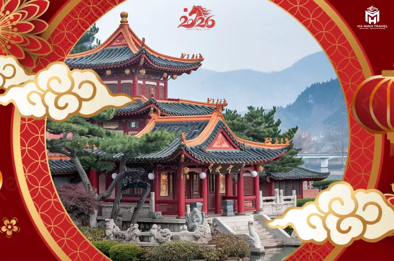 Check-in tại Miếu Nhạc Phi trong tour Trung Quốc