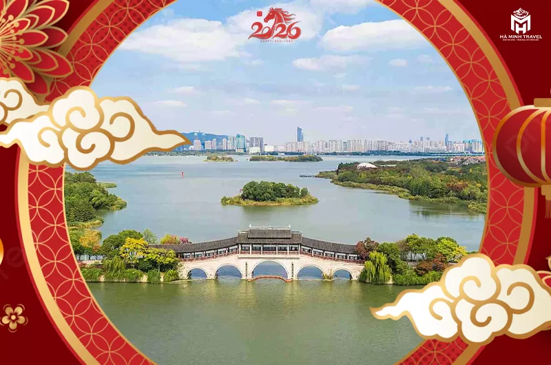 Ngồi du thuyền thưởng l&atilde;m cảnh Th&aacute;i hồ